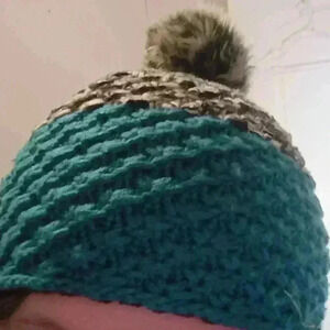 Lady's pistil Wool Turquoise Black‎ Winter beanie